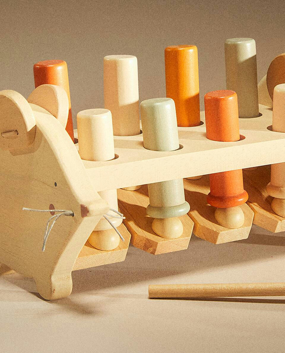 MOUSE-SHAPED HAMMER AND PEG TOY