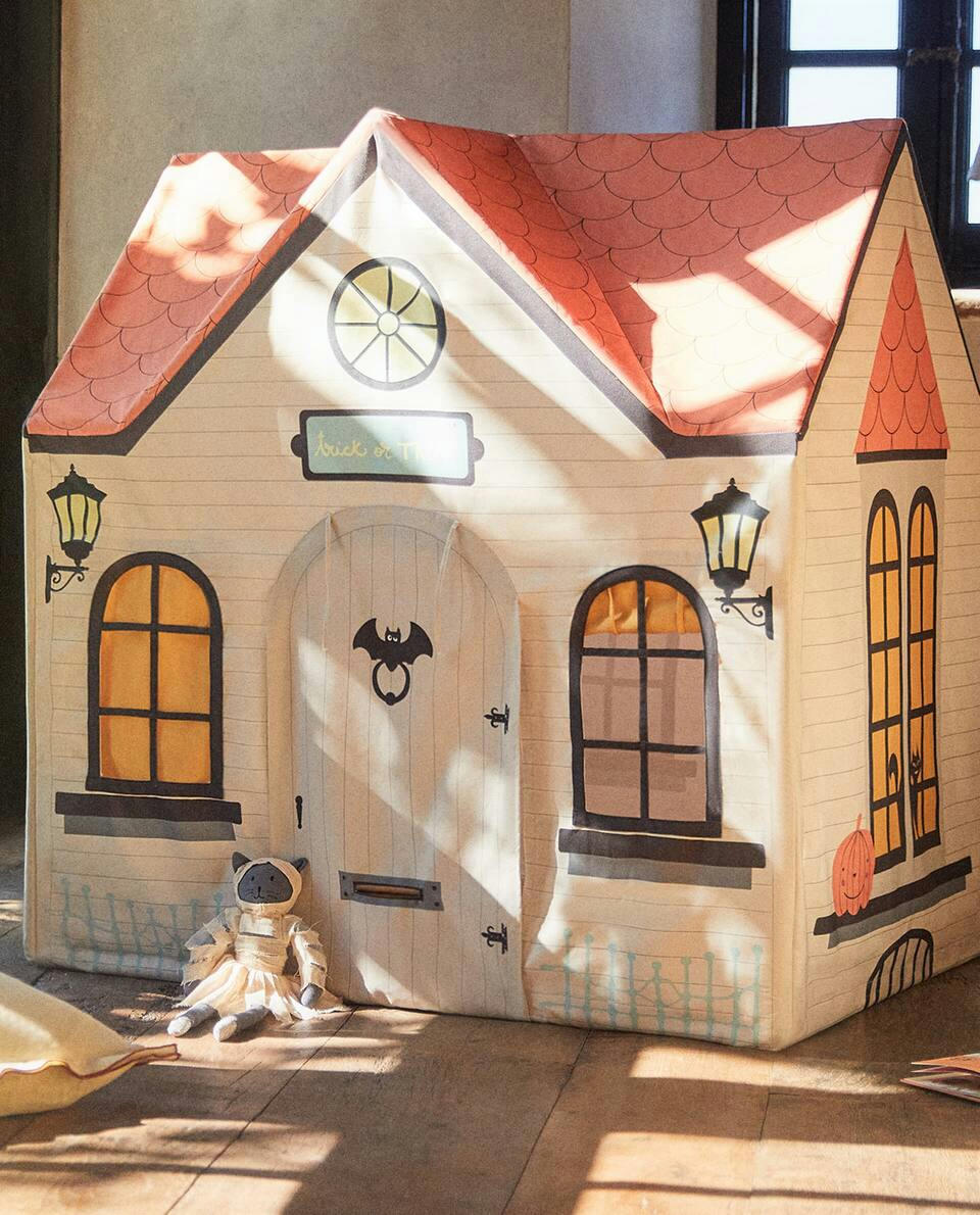 CHILDREN’S HALLOWEEN HAUNTED HOUSE PLAY FRAME