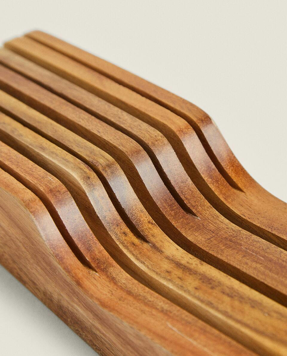WOODEN KNIFE HOLDER
