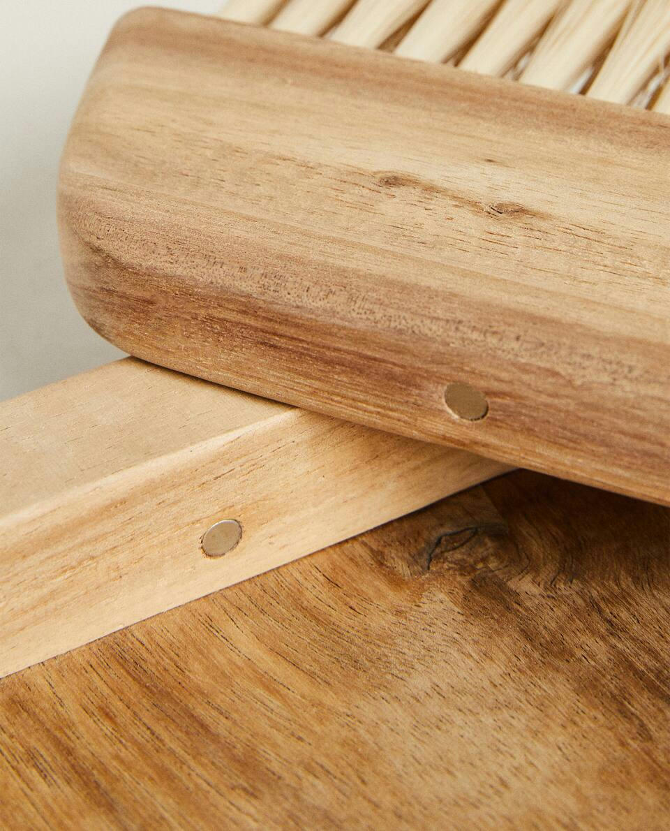 WOODEN DUSTPAN AND BRUSH