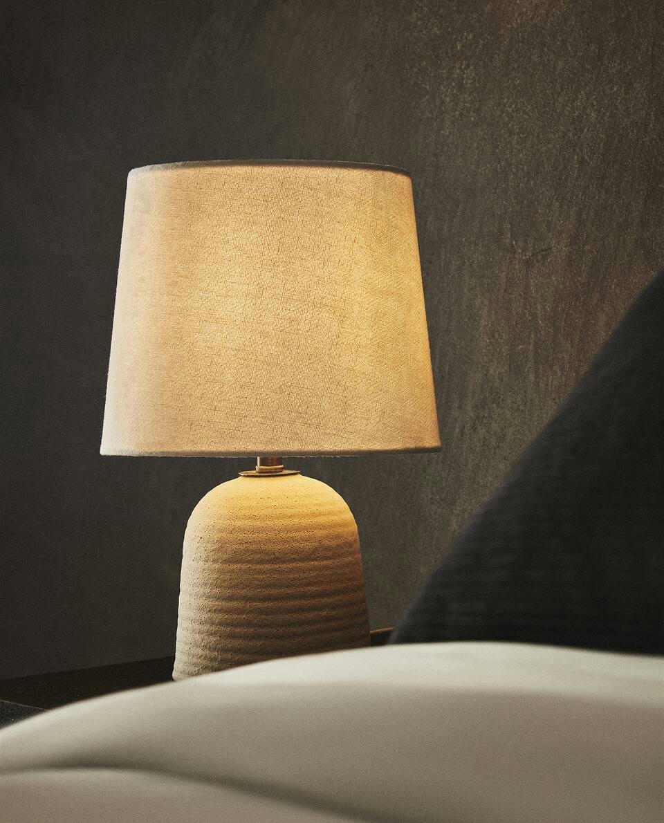 LAMP WITH SCORED STONEWARE BASE