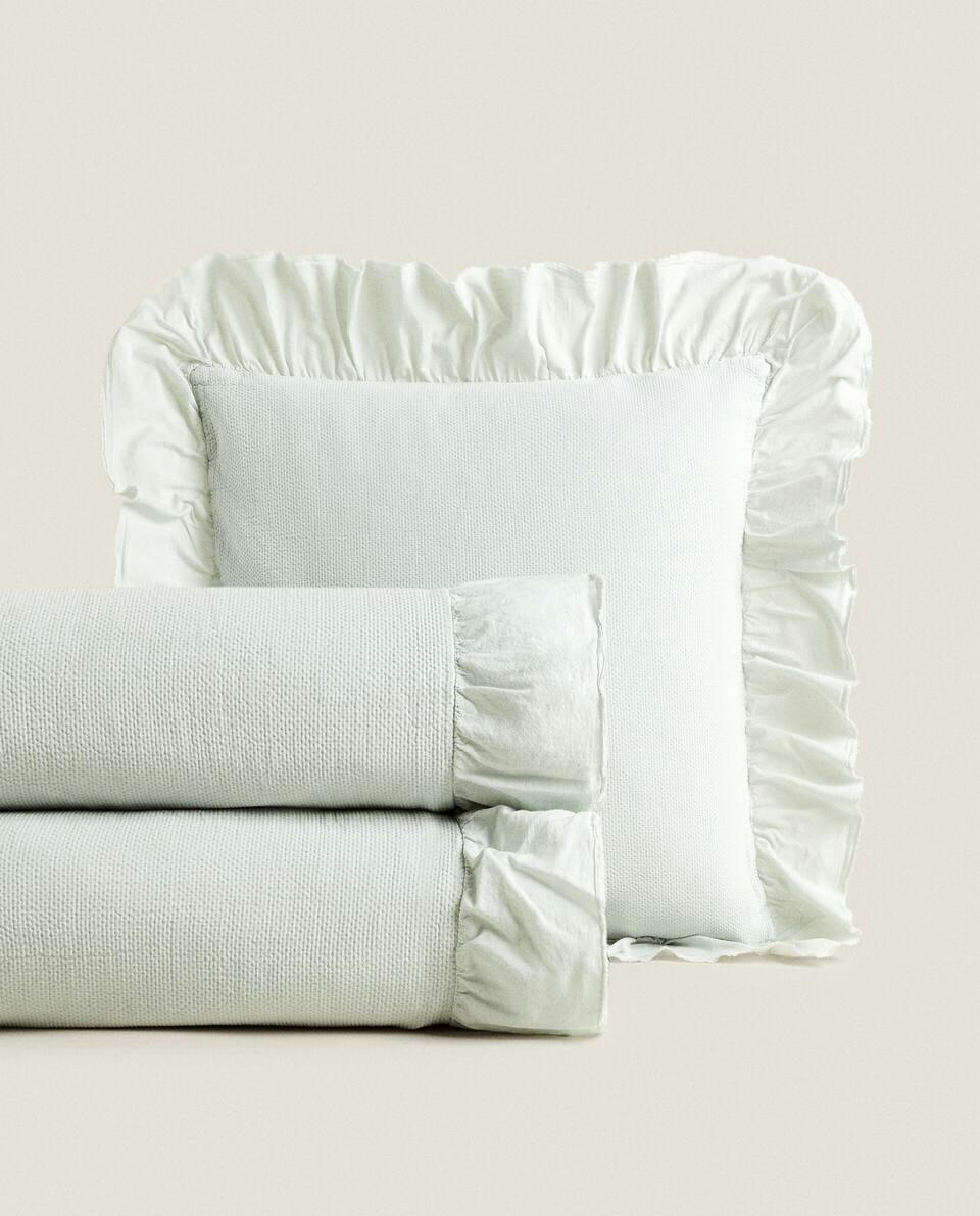 RUFFLE TRIM BEDSPREAD