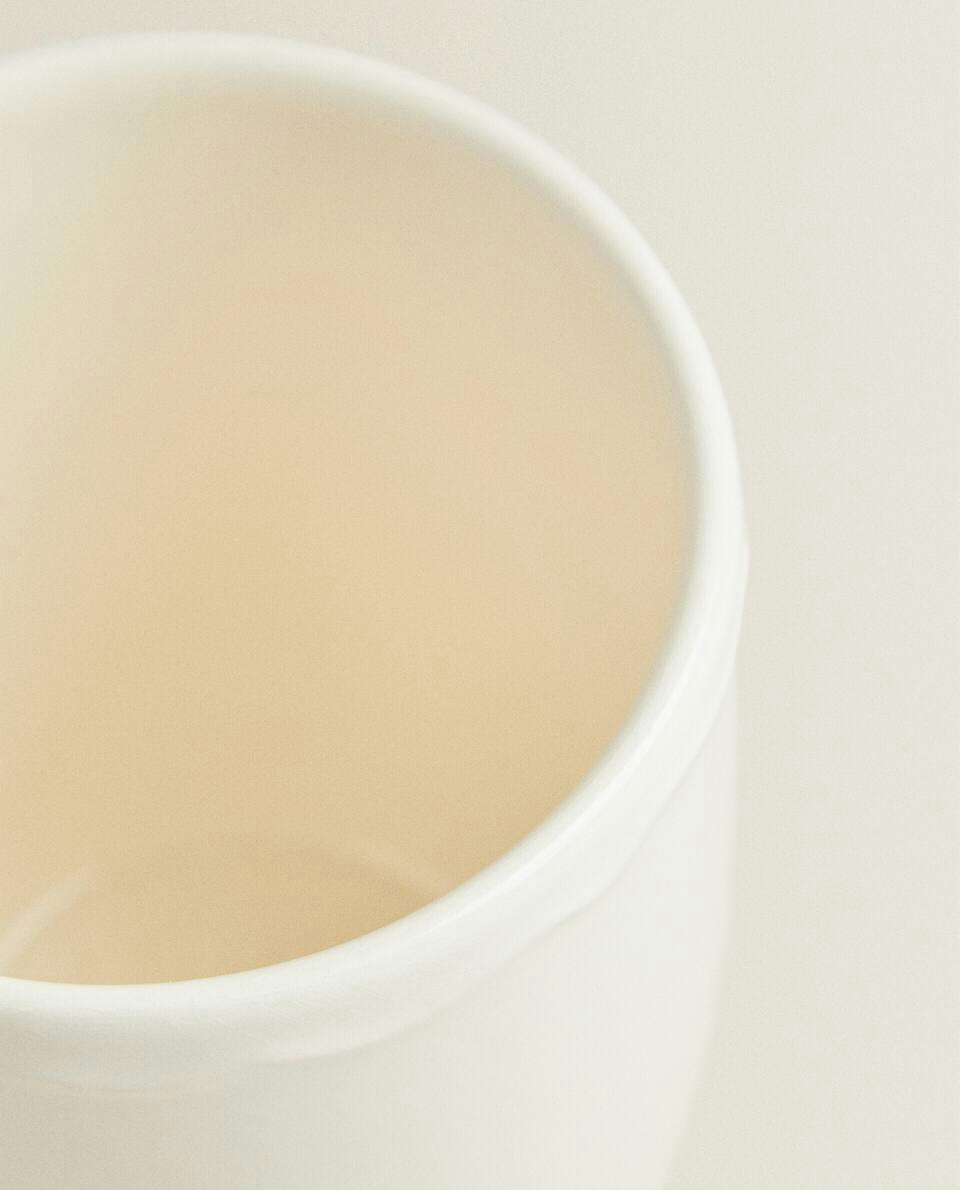 EARTHENWARE MUG WITH A RAISED-DESIGN EDGE