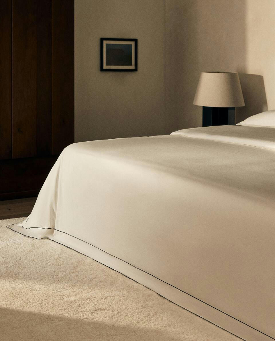 DUVET COVER WITH COLOURED DOUBLE PIPING DETAIL