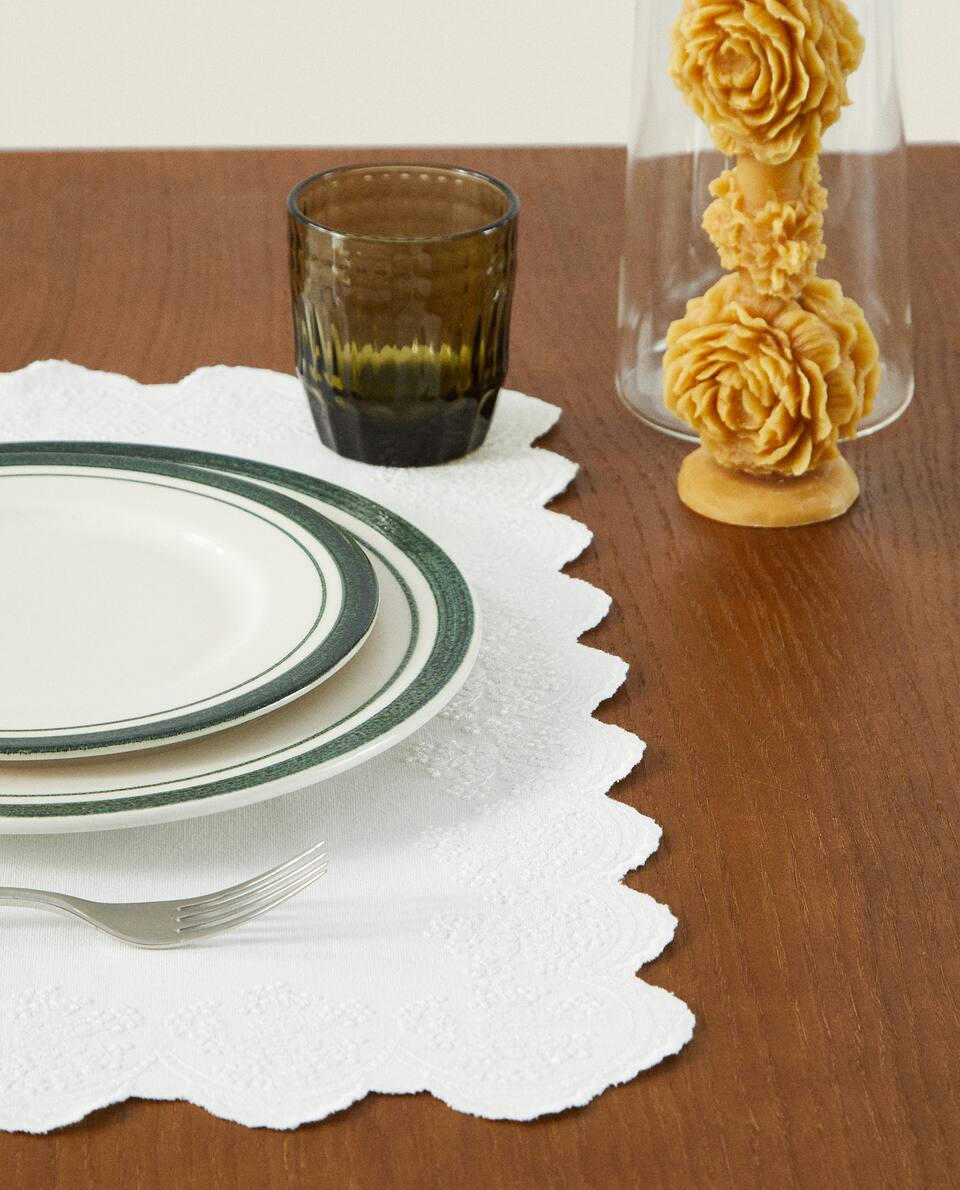EMBROIDERED LINEN PLACEMAT