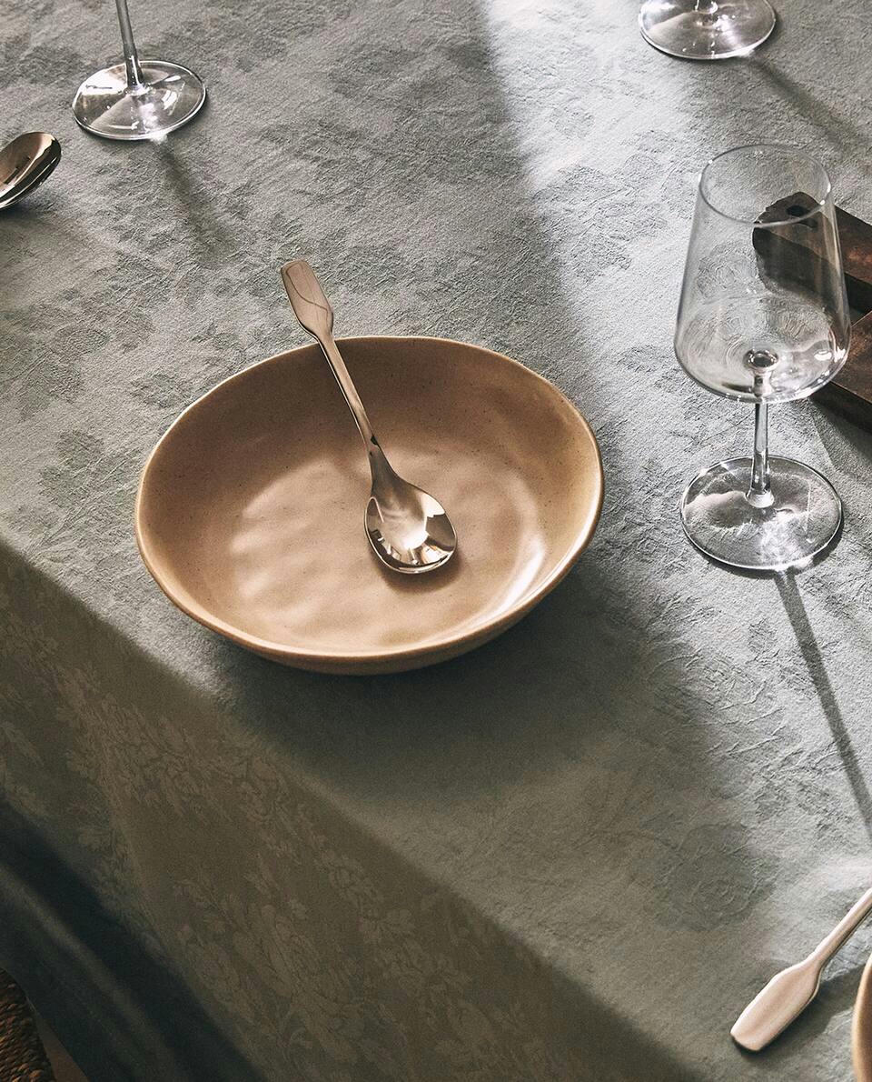 FLORAL JACQUARD TABLECLOTH