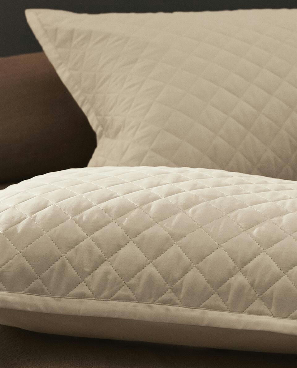 DIAMOND PATTERN CUSHION COVER