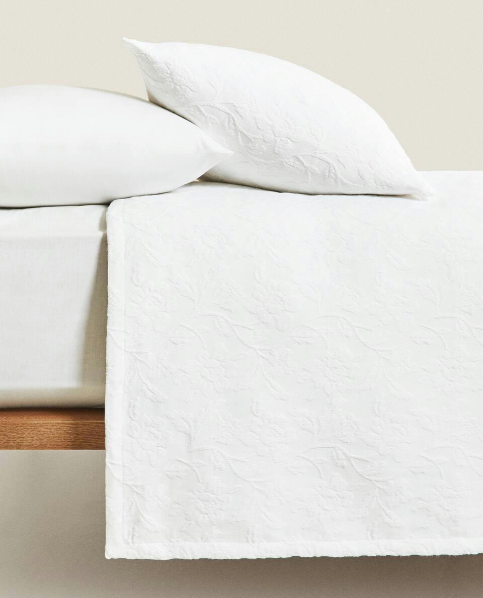 BEDSPREAD WITH FLORAL EMBROIDERY