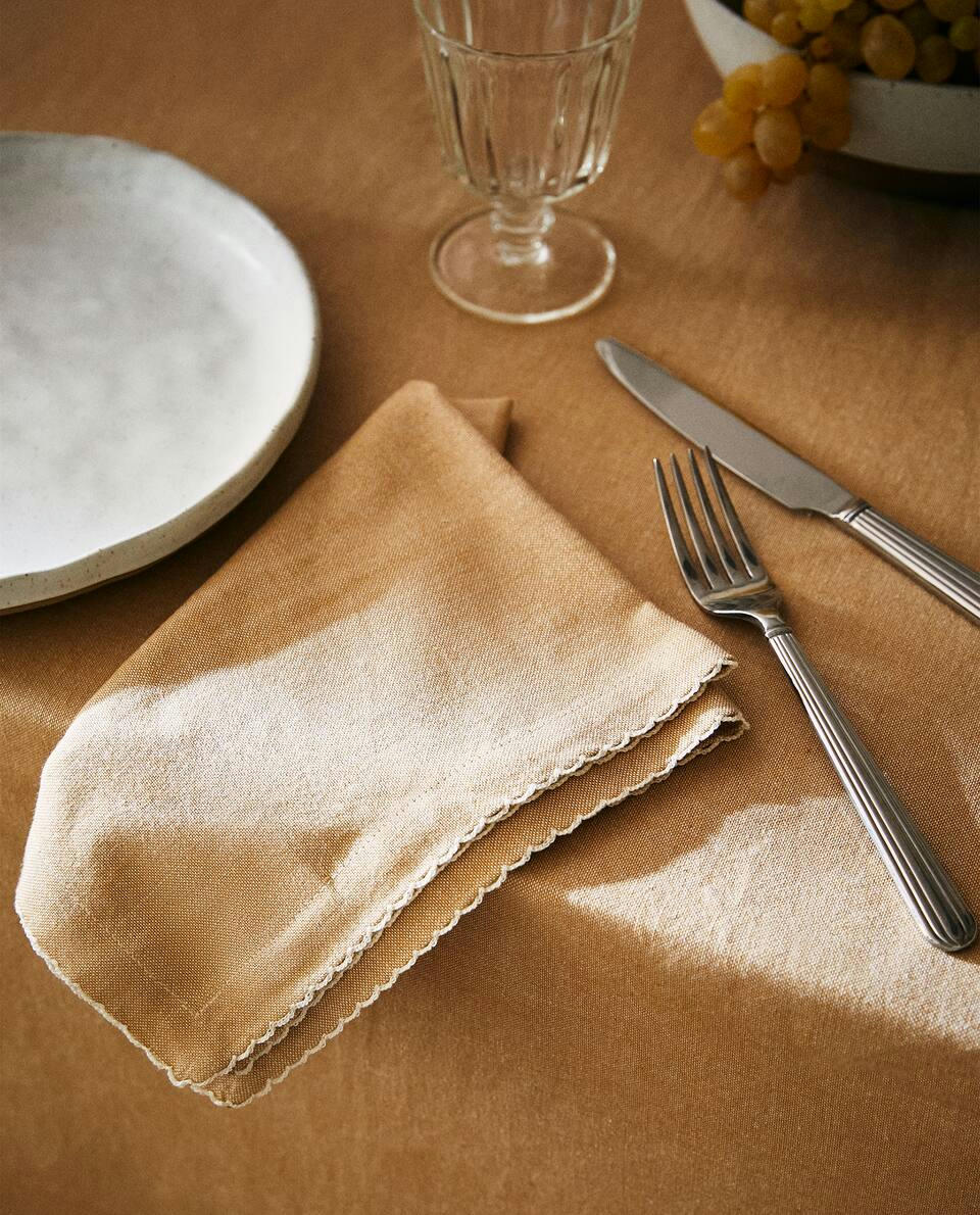 SCALLOPED NAPKINS (PACK OF 2)