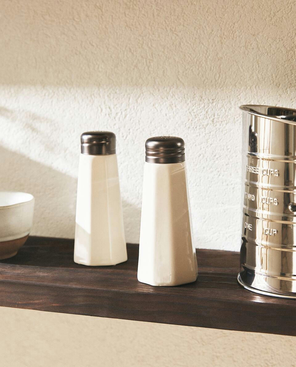 LACQUERED SALT SHAKER