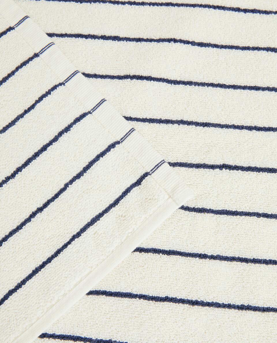 CONTRAST STRIPE BATH MAT