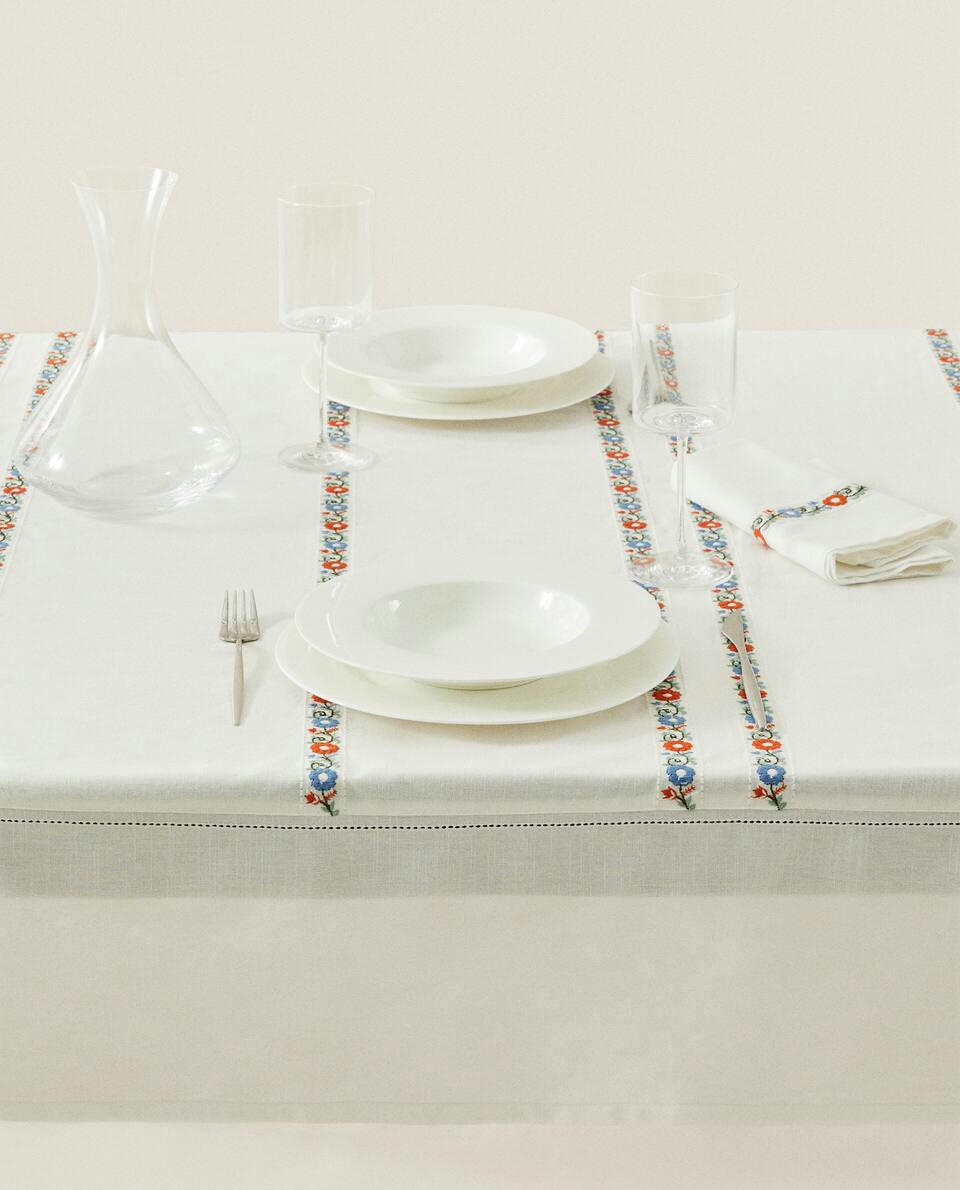 EMBROIDERED COTTON TABLECLOTH
