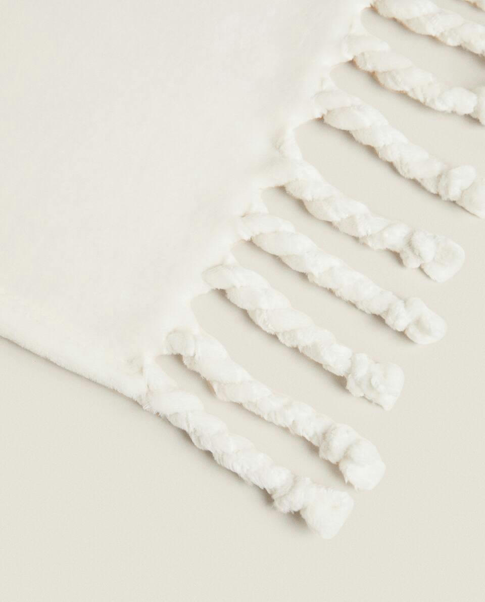 FLEECE BLANKET WITH FRINGING