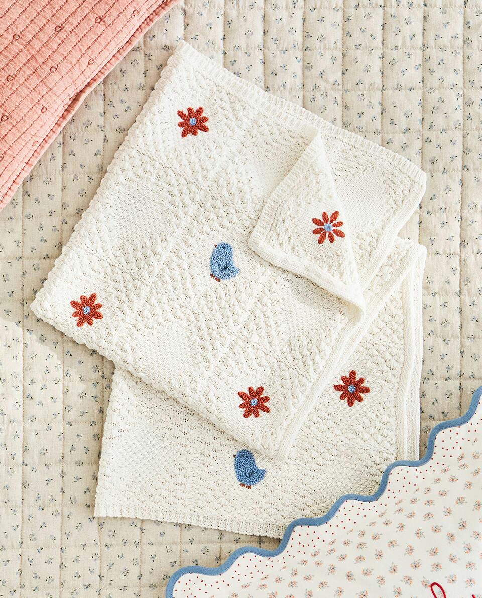 FLORAL CROCHET BLANKET