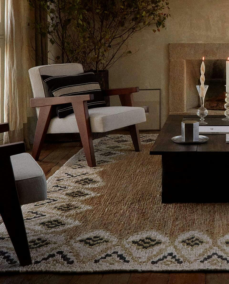 RUG WITH A GEOMETRIC DESIGN