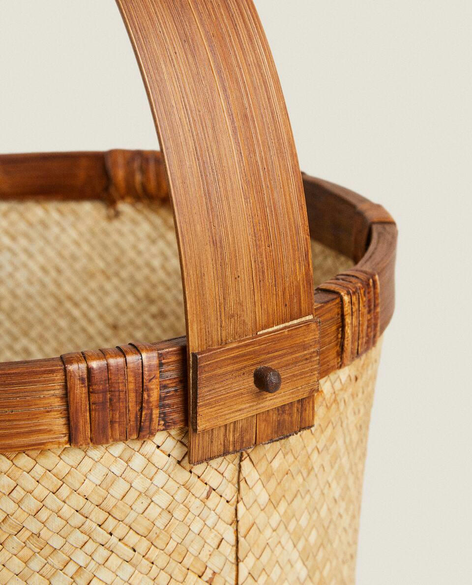 BASKET WITH HANDLE