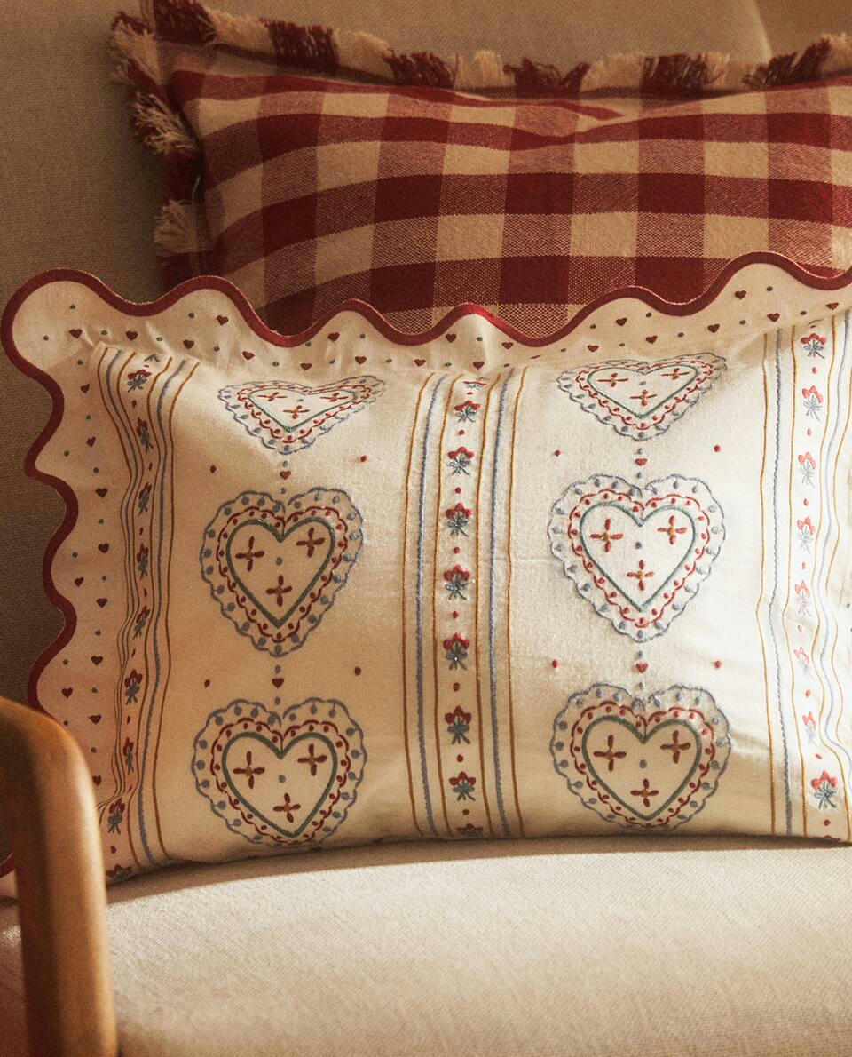 CHILDREN'S CHRISTMAS HEARTS COTTON CUSHION COVER