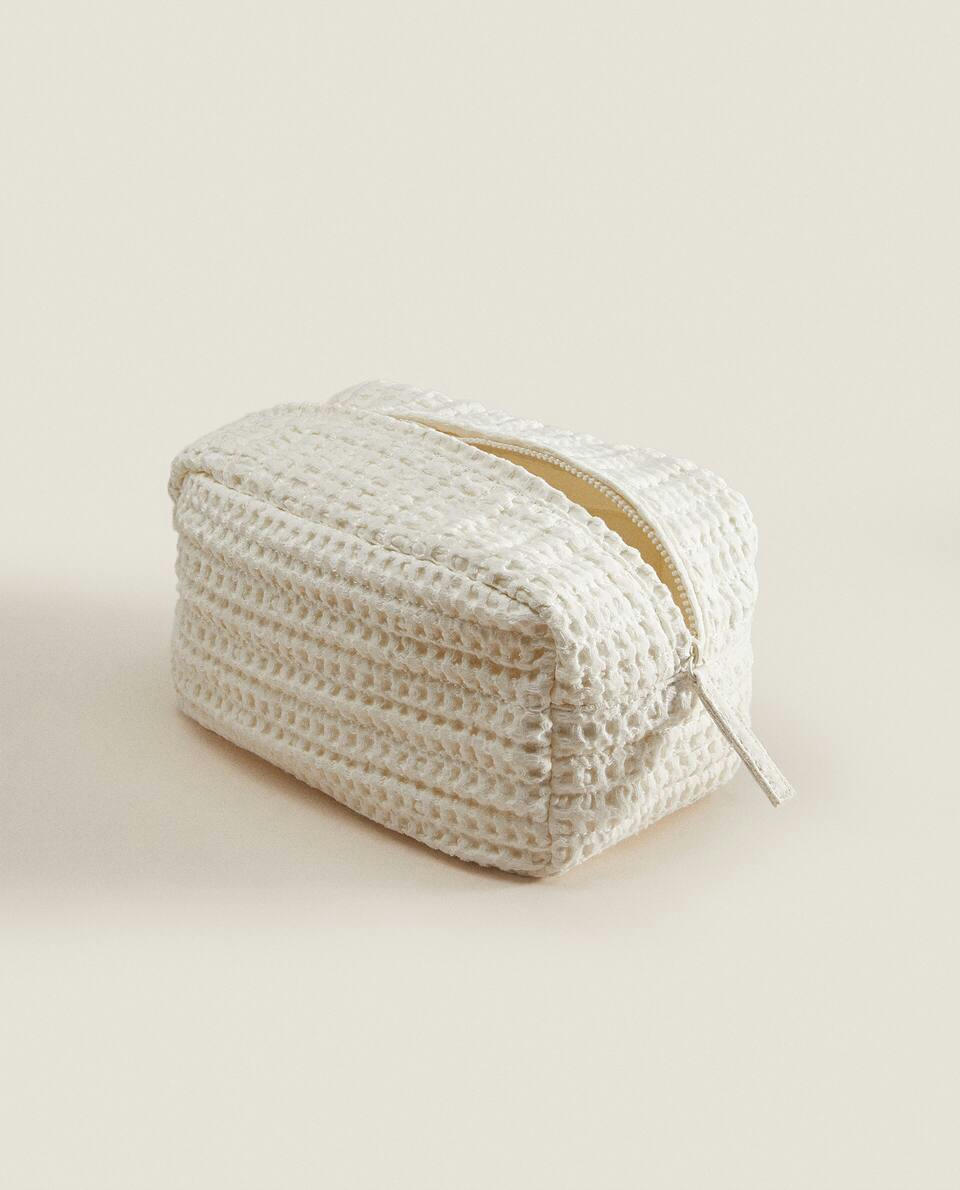 WAFFLE-KNIT FABRIC TOILETRY BAG