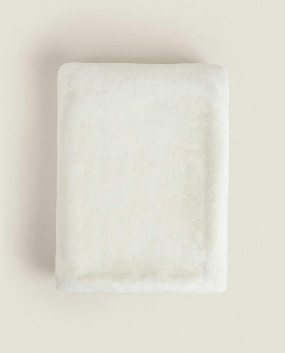 XL PLAIN FAUX FUR BLANKET