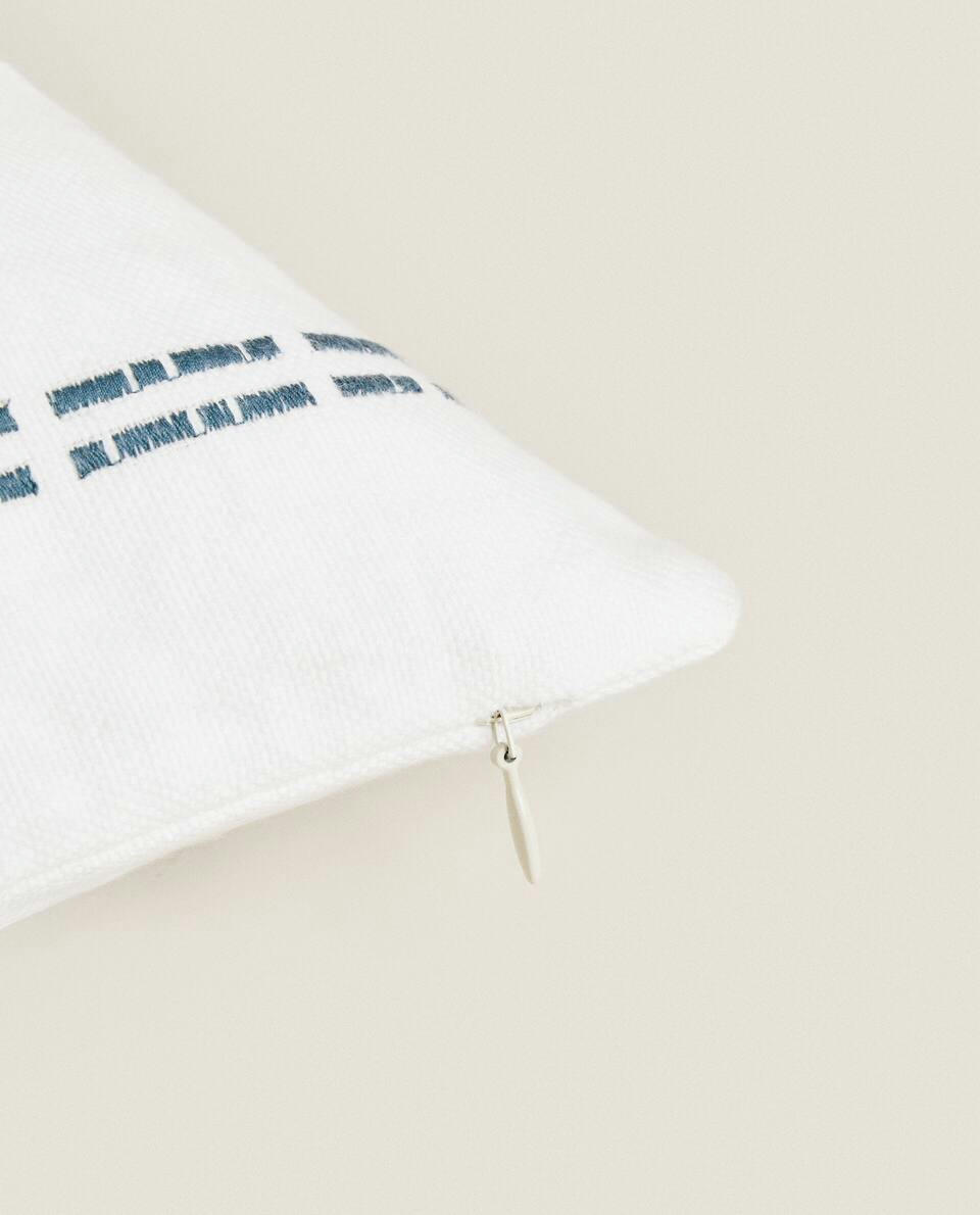 EMBROIDERED CUSHION COVER