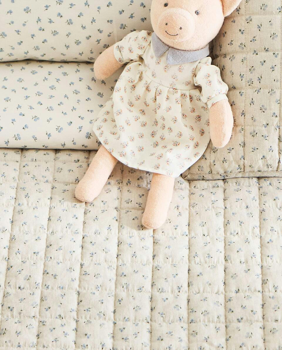 QUILTED FLORAL QUILT