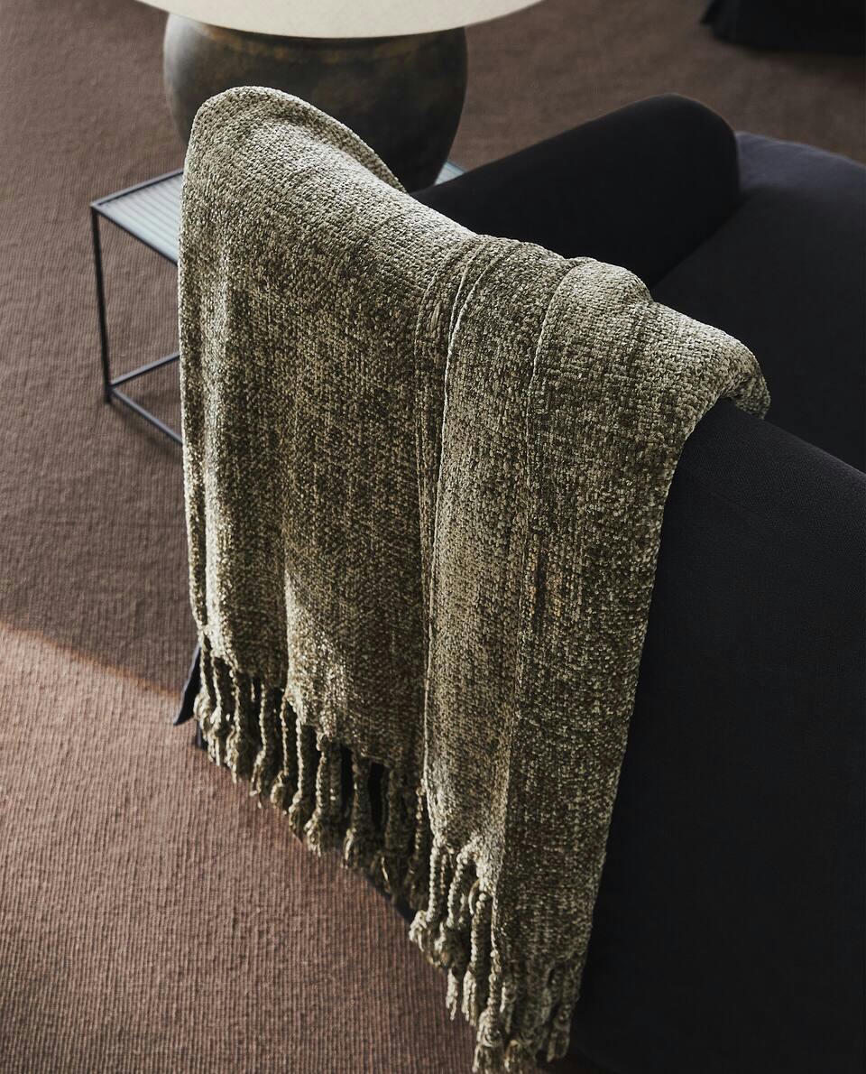 CHUNKY CHENILLE BLANKET