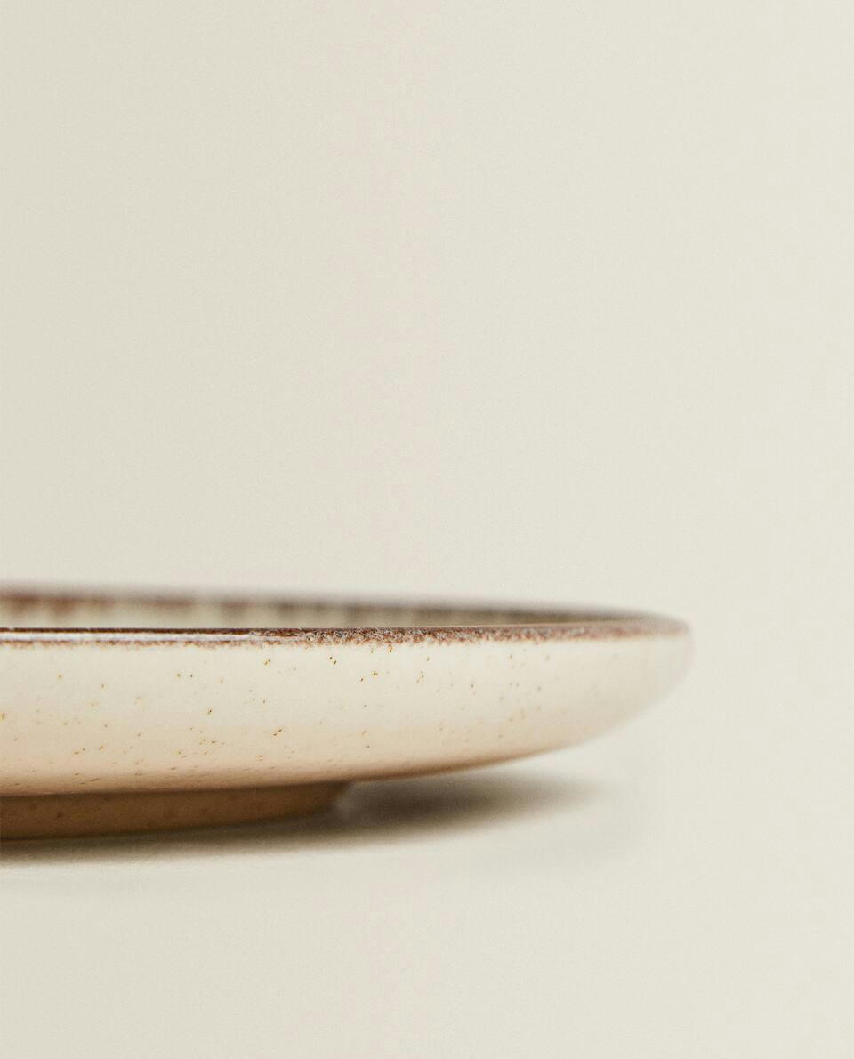 PORCELAIN TABLEWARE WITH ANTIQUE FINISH RIM