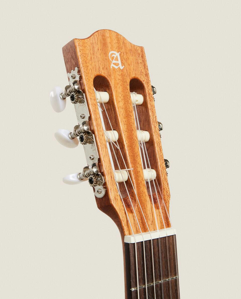 ALHAMBRA CLASSICAL GUITAR