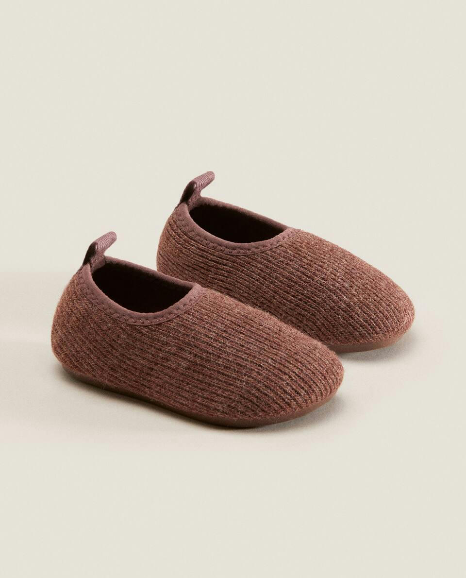BASIC HOUSE SLIPPERS