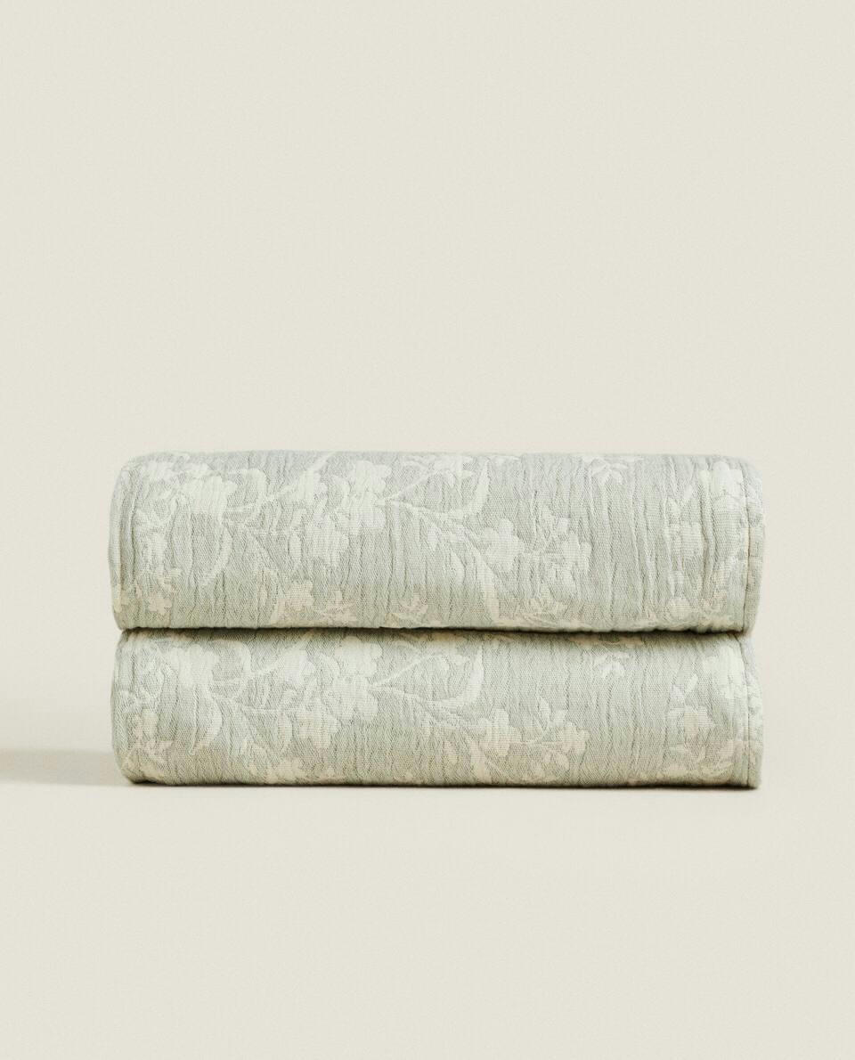 FLORAL JACQUARD BLANKET
