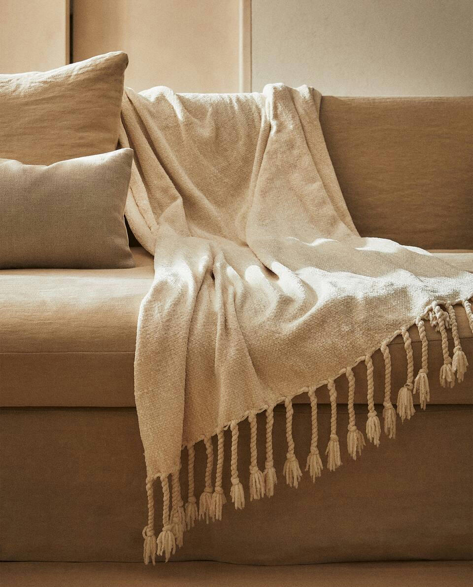 CHUNKY CHENILLE BLANKET