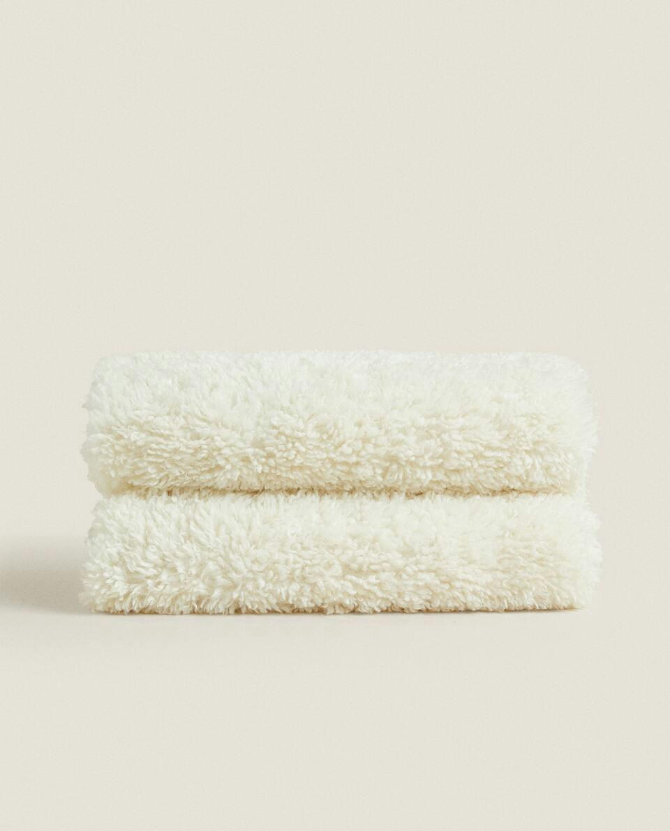 FAUX FUR BLANKET