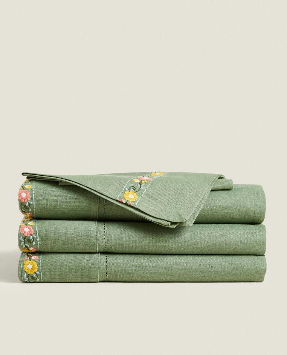 EMBROIDERED COTTON TABLECLOTH