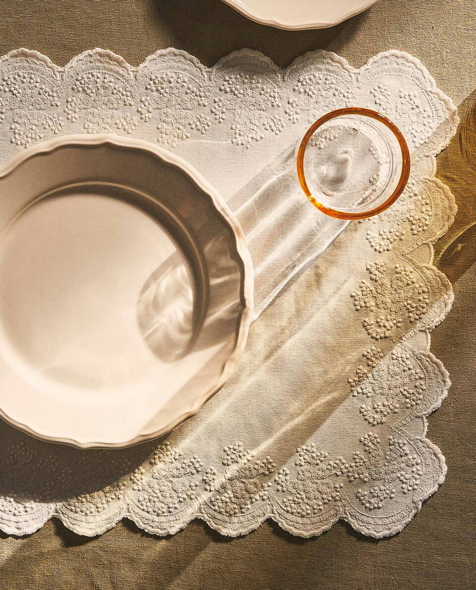EMBROIDERED LINEN PLACEMAT