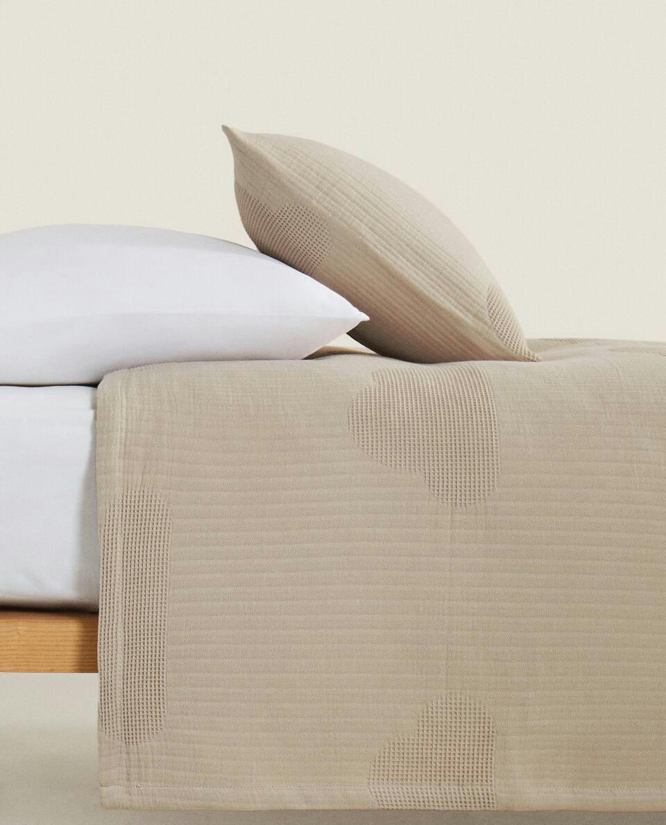 CLOUD PATTERN BEDSPREAD