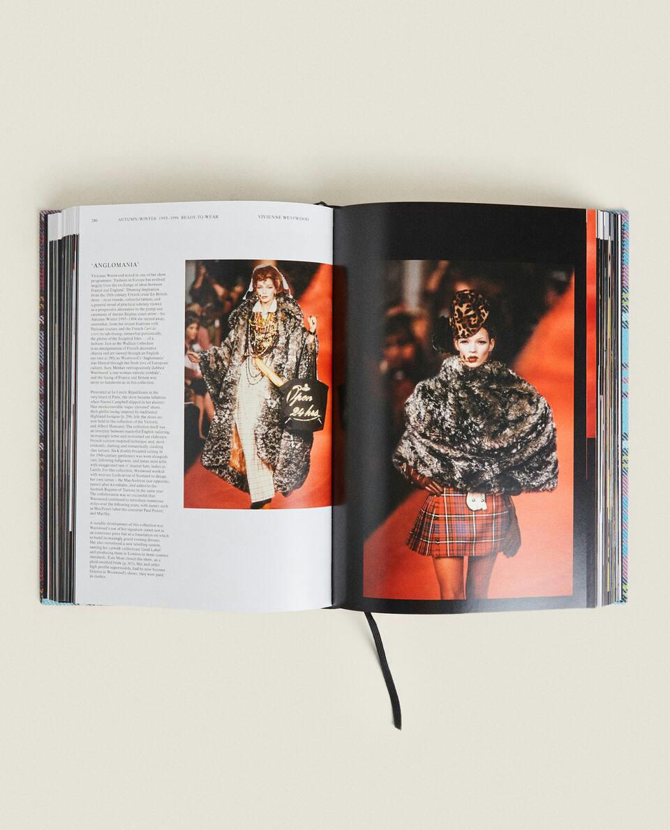 VIVIENNE WESTWOOD CATWALK