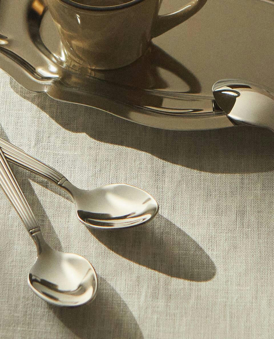 BOX OF 4 TEASPOONS WITH SCORED HANDLE