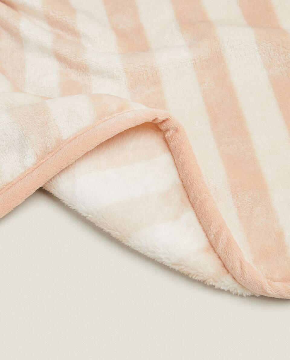 STRIPED FLEECE BLANKET