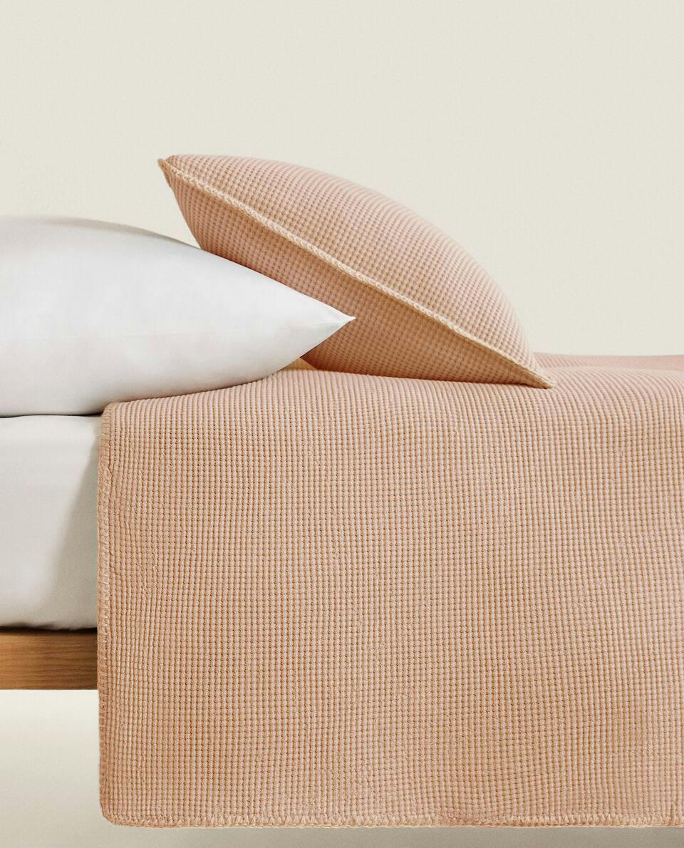 TEXTURED WAFFLE-KNIT BEDSPREAD