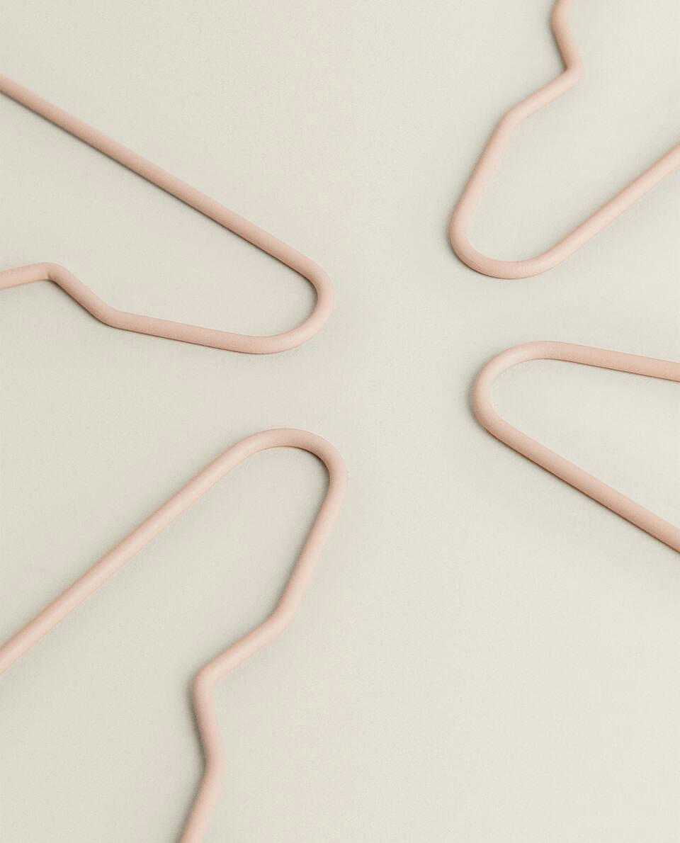 RUBBERISED BABY HANGER (PACK OF 6)