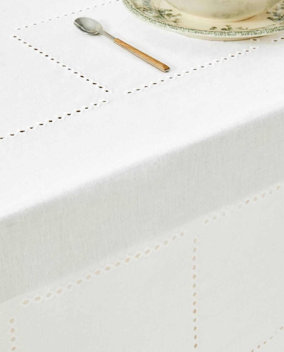 EMBROIDERED LINEN BLEND TABLECLOTH