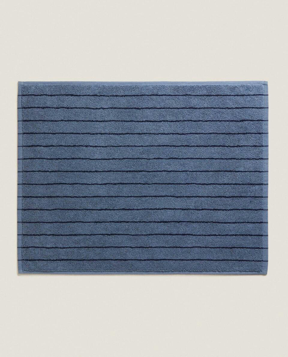CONTRAST STRIPE BATH MAT