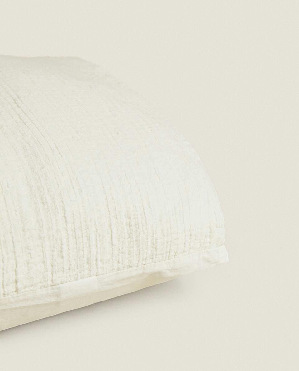 PILLOWCASE WITH RAISED QUILT BEDSPREAD EFFECT