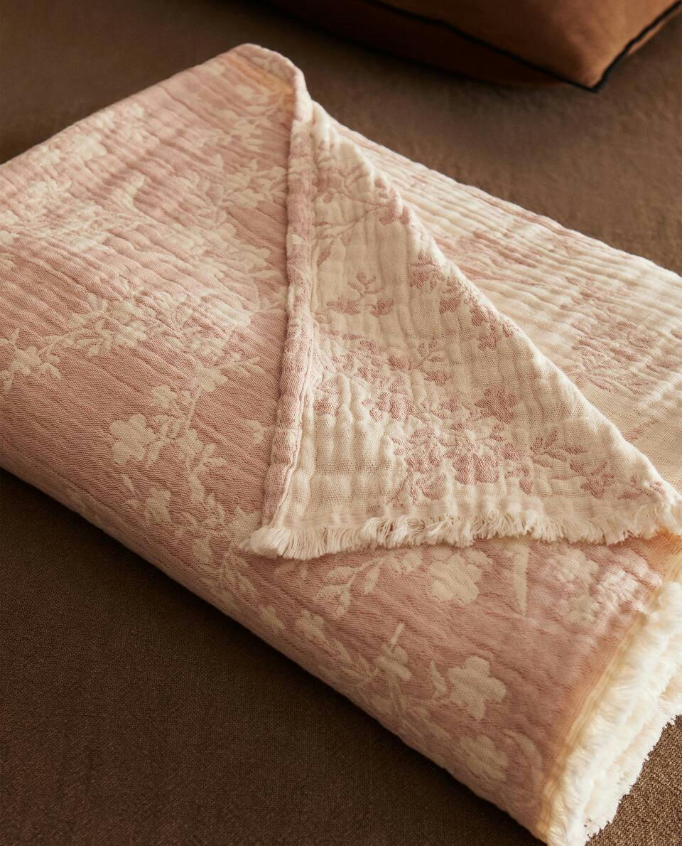FLORAL JACQUARD BLANKET