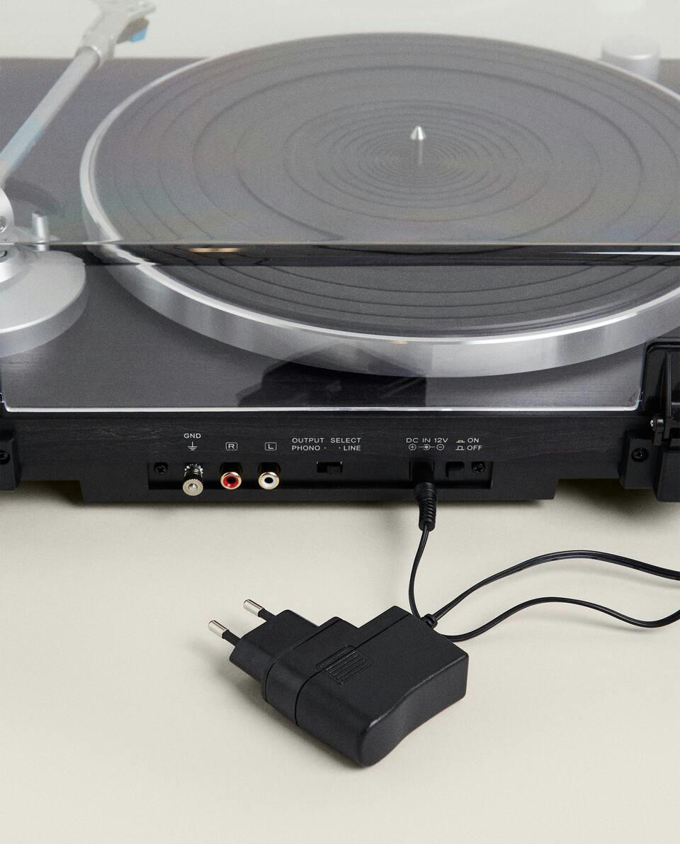 AUDIO TECHNICA TURNTABLE