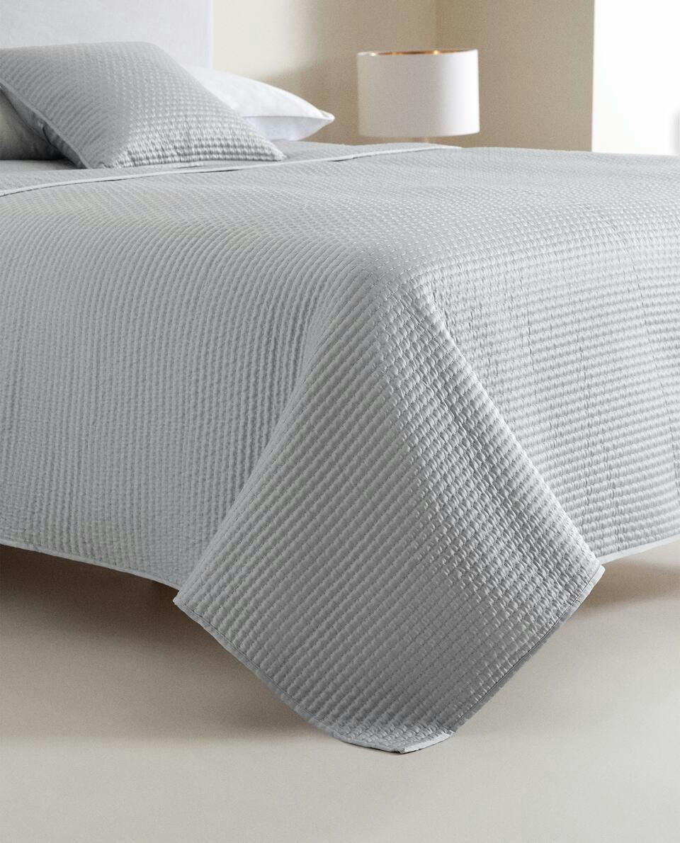 QUILT WITH TOPSTITCHING