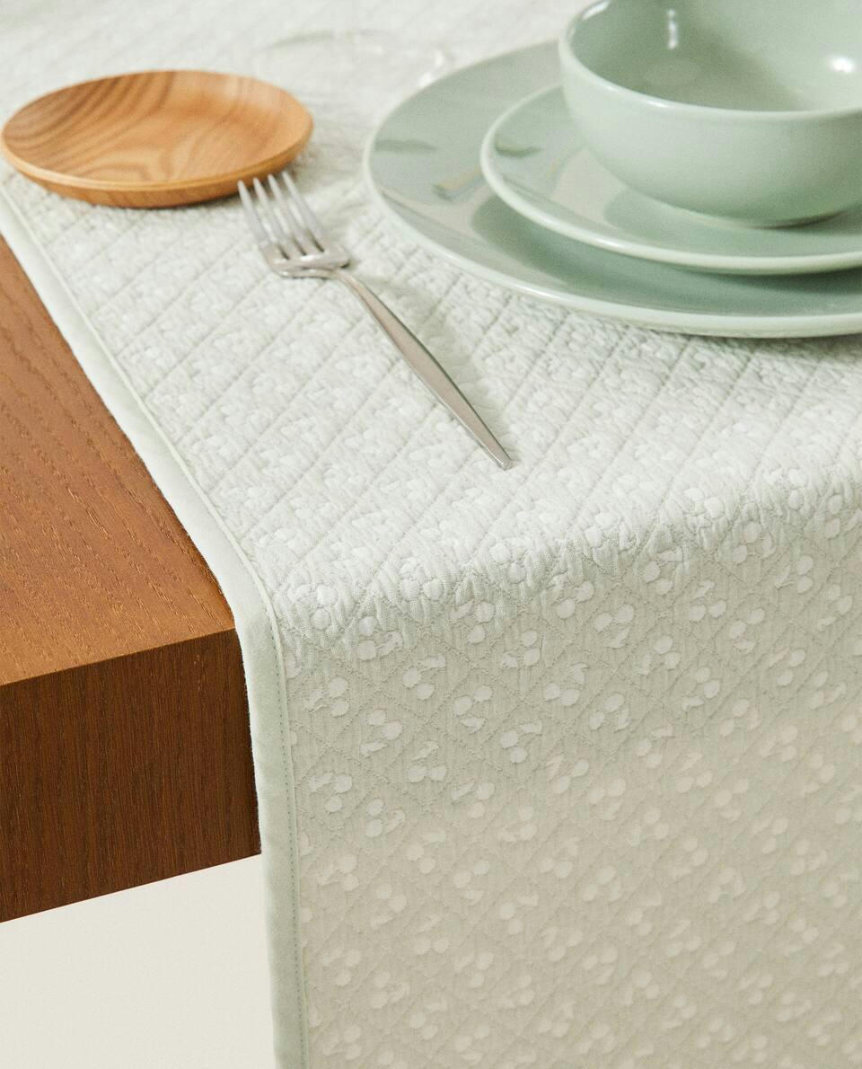 COTTON TABLE RUNNER WITH CHERRY DETAIL