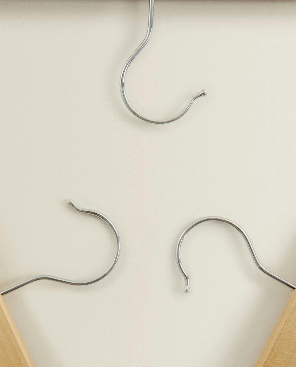 LACQUERED WOODEN SKIRT HANGER (SET OF 3)