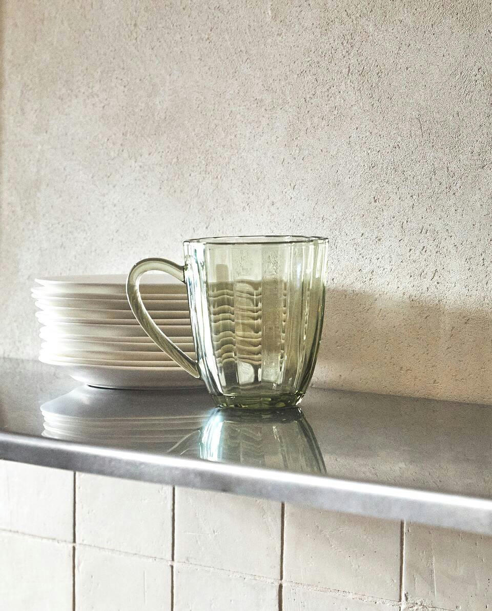 MUG WITH RAISED DESIGN