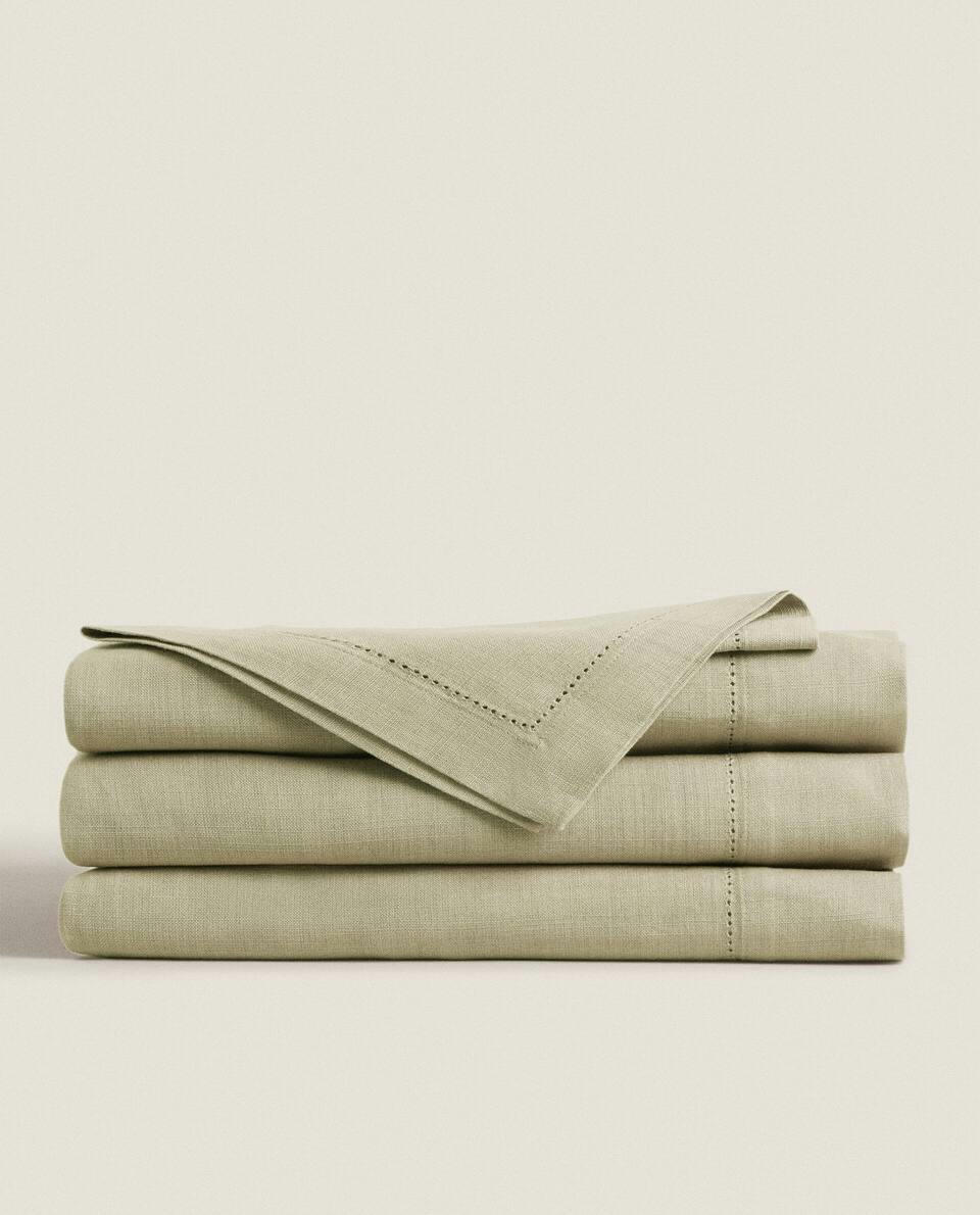 HEMSTITCHED TABLECLOTH